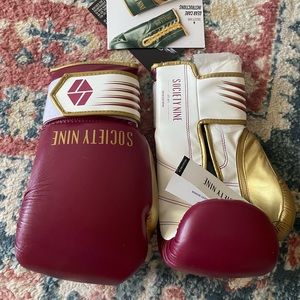 Brand new boxing gloves, Womens